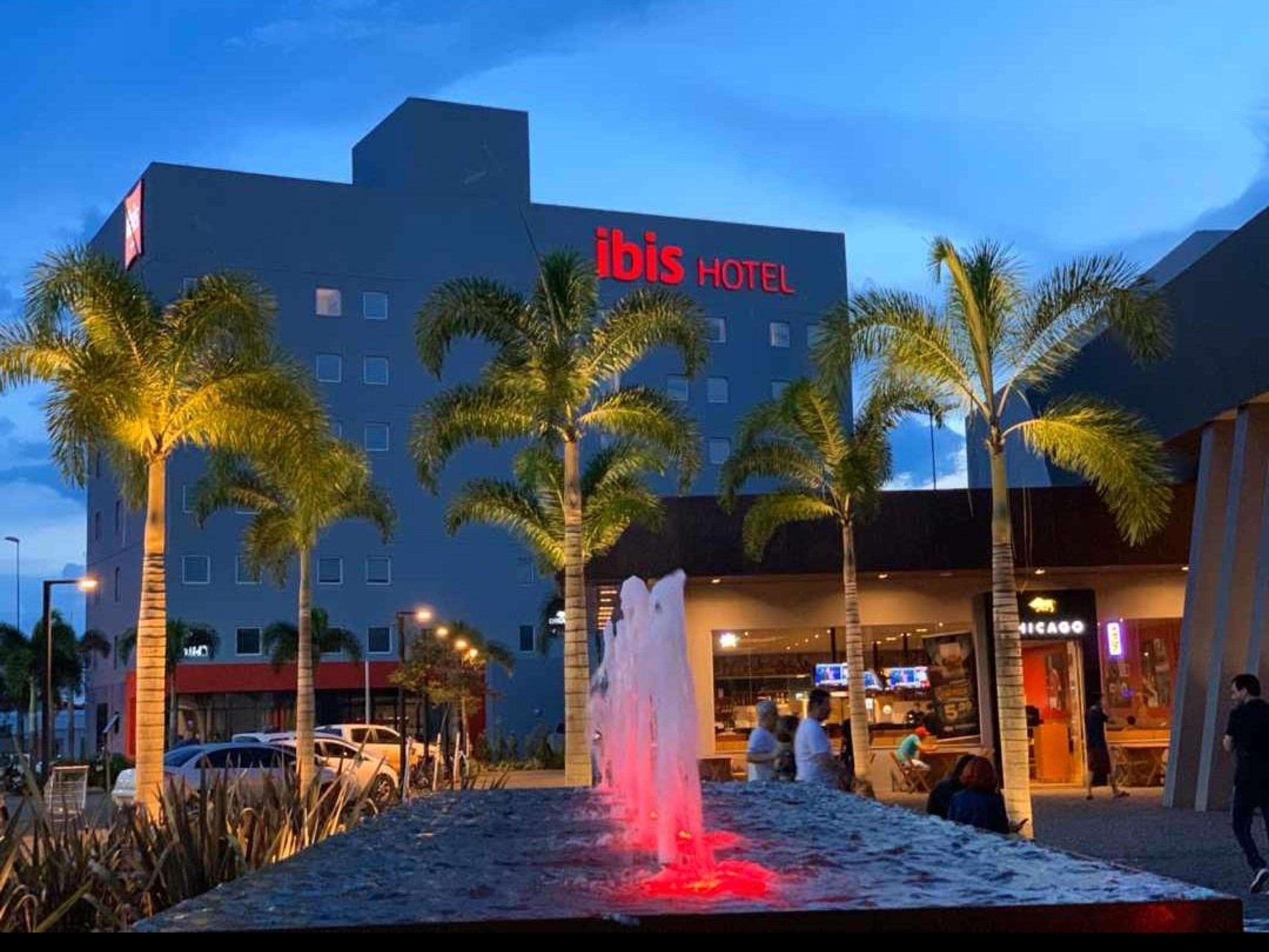 Hotel Ibis Jataí Esterno foto