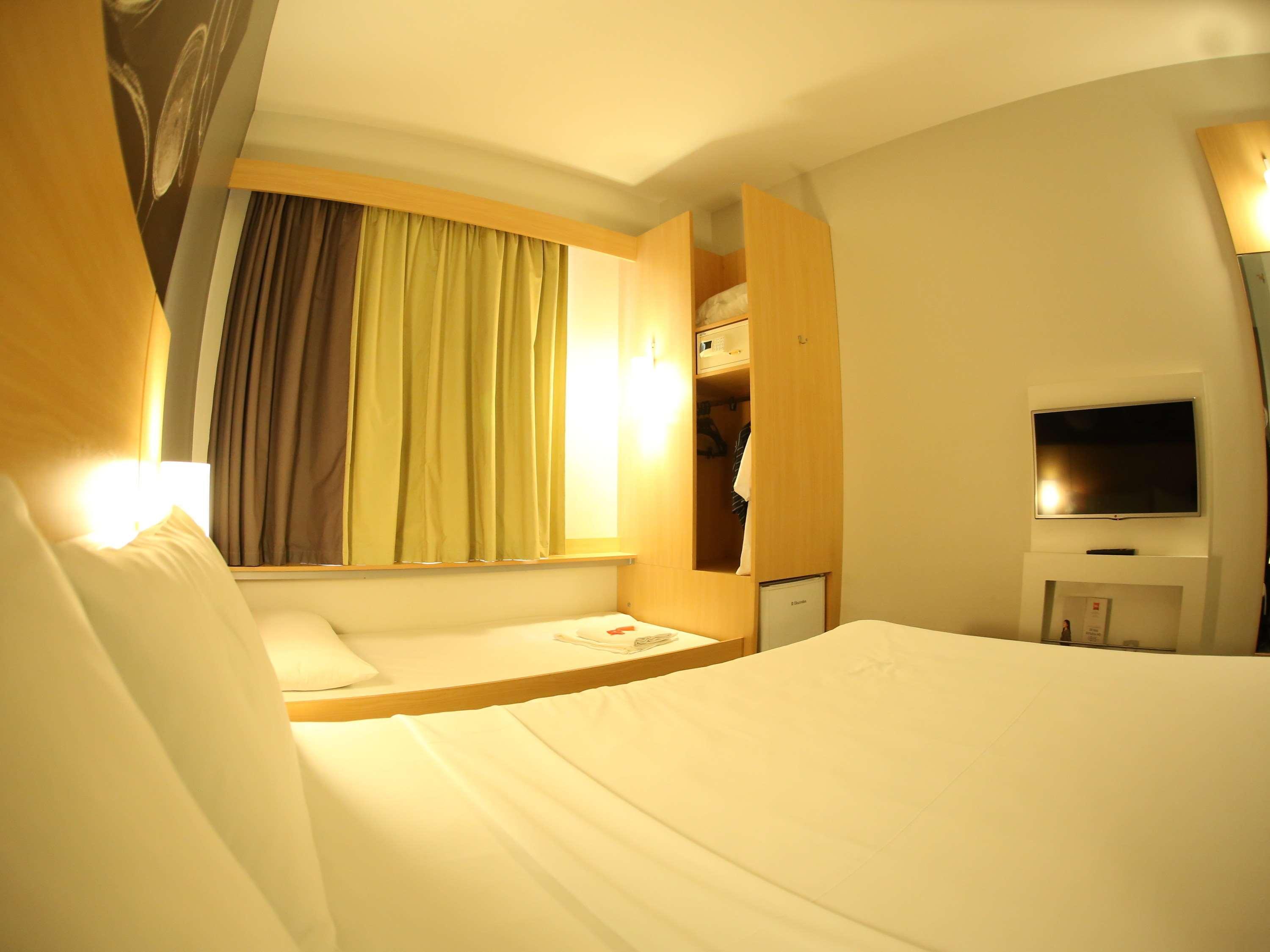 Hotel Ibis Jataí Esterno foto
