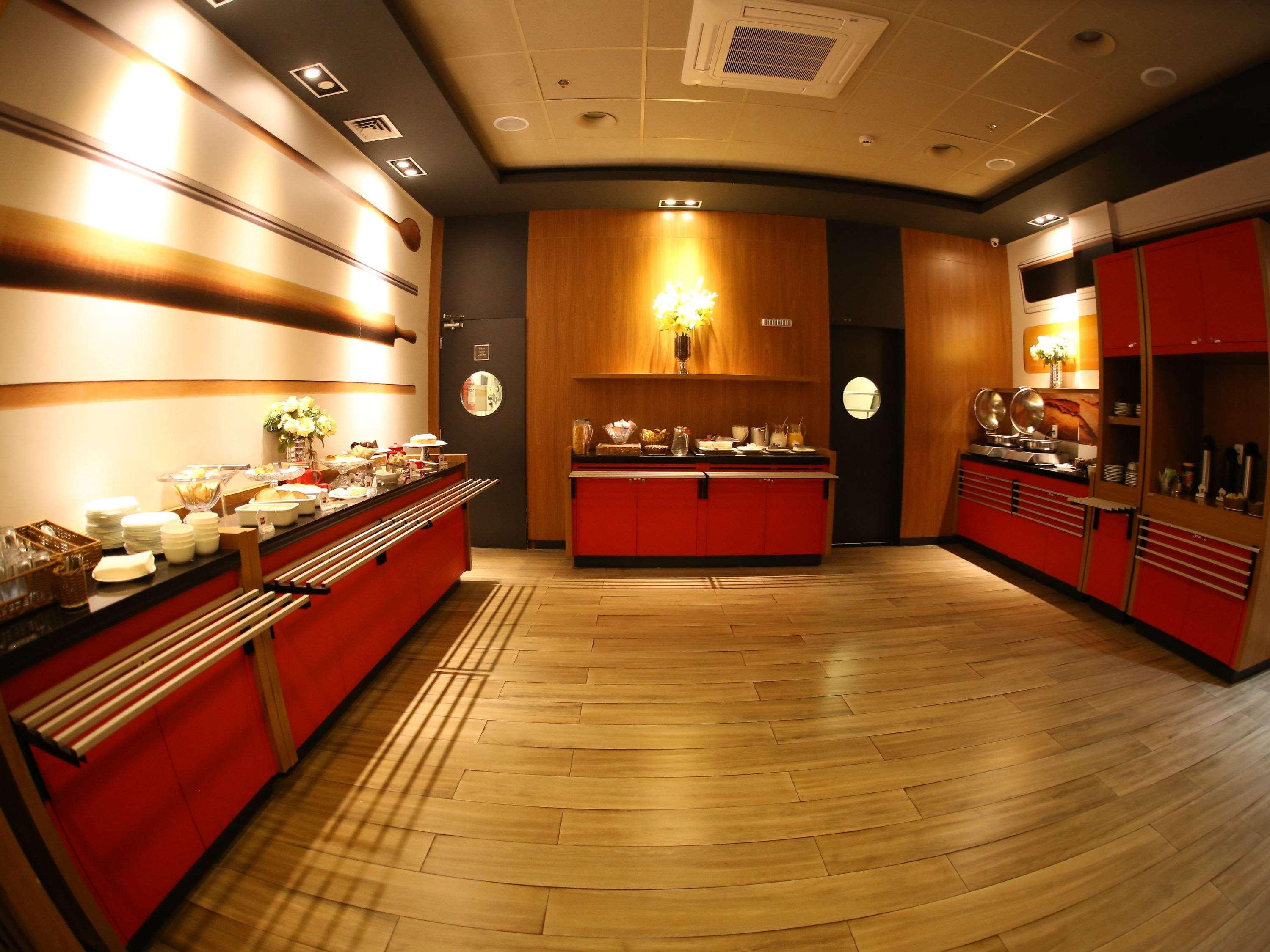 Hotel Ibis Jataí Esterno foto