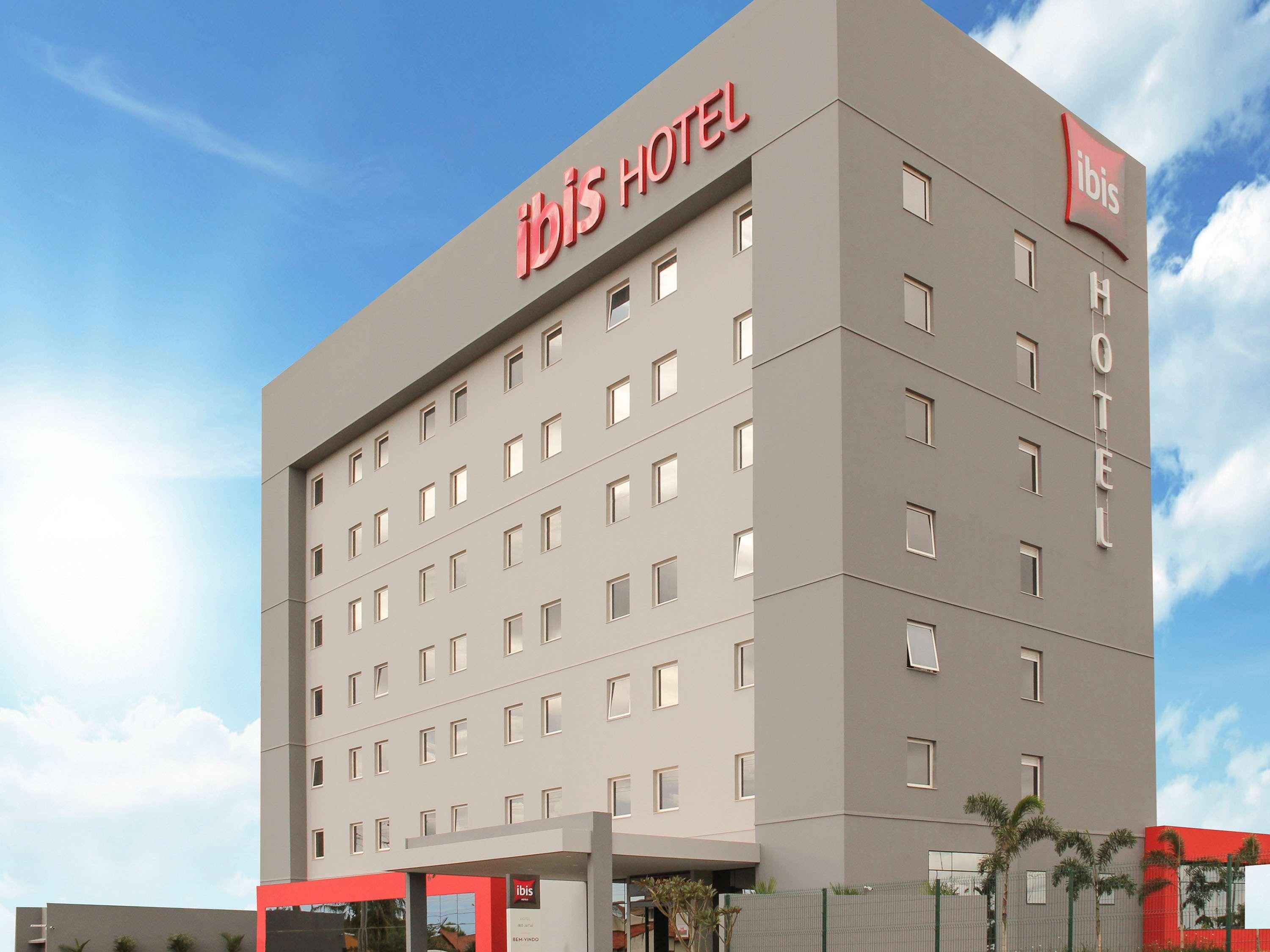 Hotel Ibis Jataí Esterno foto