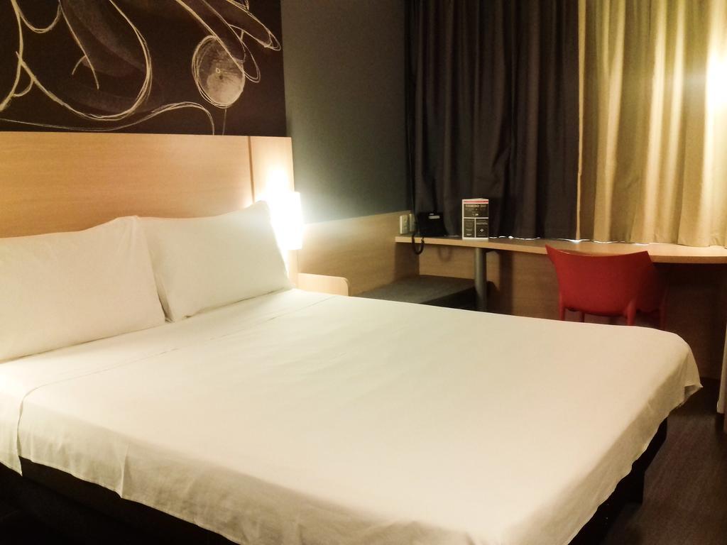 Hotel Ibis Jataí Esterno foto